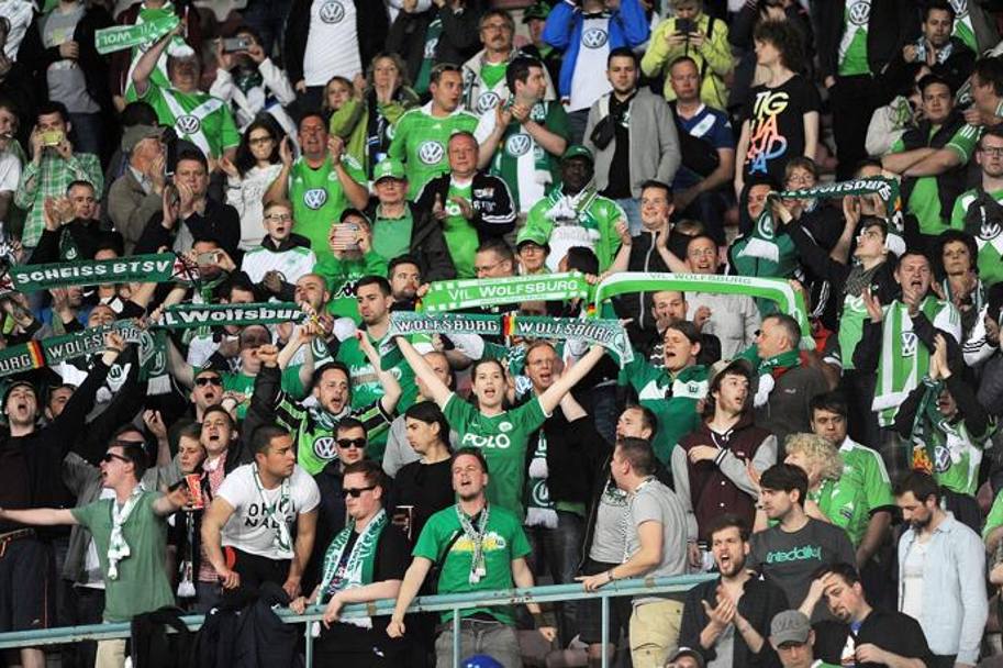 I tifosi del Wolfsburg giunti al San Paolo per sostenere la propria squadra. Getty Images